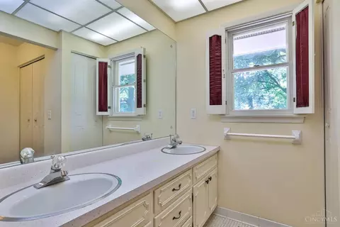 Bath - 6410 Daly Rd, Cincinnati, OH 45224 photo 1 of 7