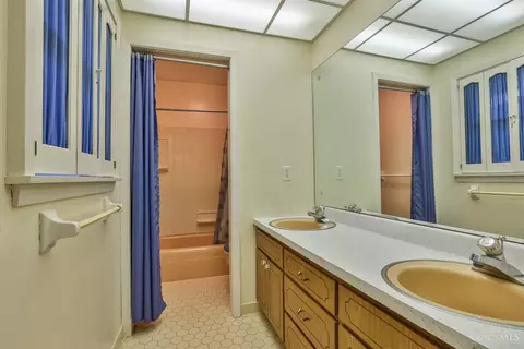 Bath - 6410 Daly Rd, Cincinnati, OH 45224 photo 4 of 7