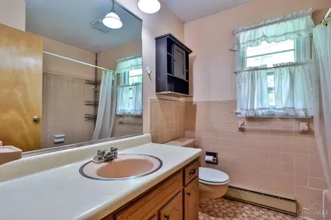 Bath - 6410 Daly Rd, Cincinnati, OH 45224 photo 5 of 7