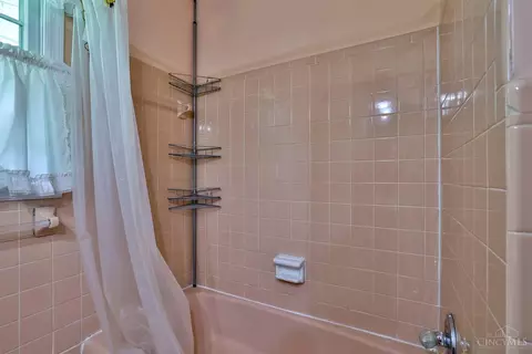 Bath - 6410 Daly Rd, Cincinnati, OH 45224 photo 6 of 7