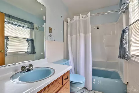 Bath - 6410 Daly Rd, Cincinnati, OH 45224 photo 7 of 7