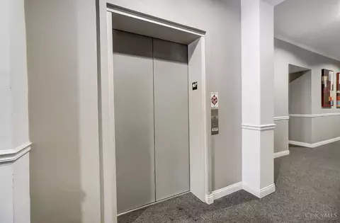 Entry Way - 252 Stetson St, Cincinnati, OH 45219 photo 1 of 2