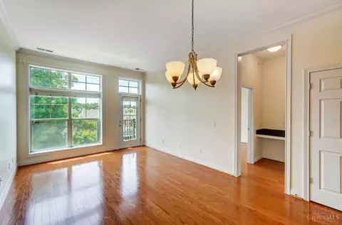 Living - 252 Stetson St, Cincinnati, OH 45219 photo 1 of 5