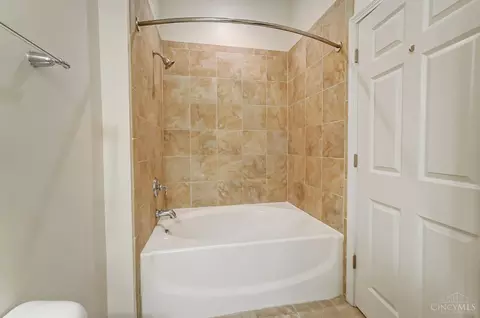 Bath - 252 Stetson St, Cincinnati, OH 45219 photo 3 of 3