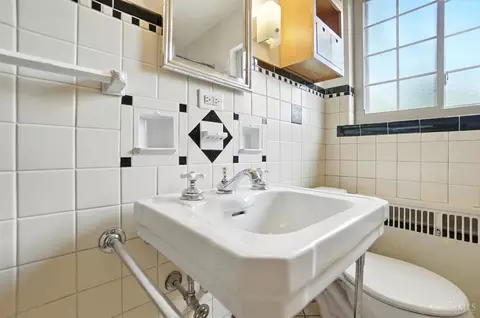 Bath - 6256 Rogers Park Pl, Cincinnati, OH 45213 photo 5 of 7
