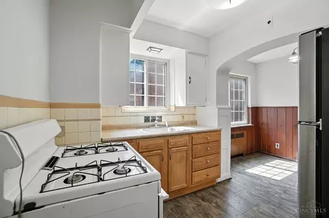 Kitchen - 6256 Rogers Park Pl, Cincinnati, OH 45213 photo 2 of 6