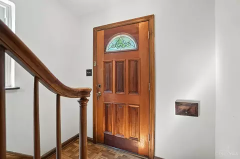 Entry Way - 6256 Rogers Park Pl, Cincinnati, OH 45213 photo 5 of 11