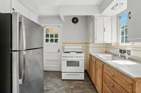 Kitchen - 6256 Rogers Park Pl, Cincinnati, OH 45213 photo 1 of 6
