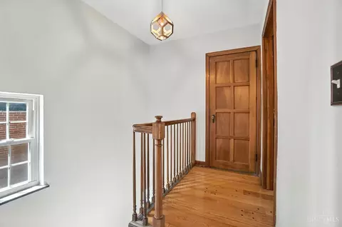 Entry Way - 6256 Rogers Park Pl, Cincinnati, OH 45213 photo 9 of 11