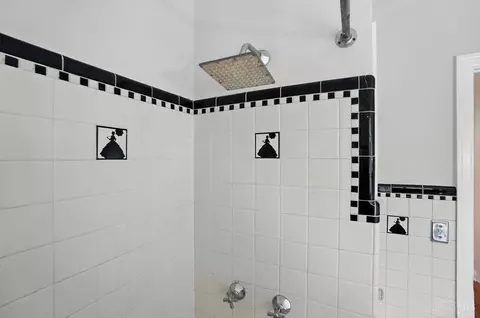 Bath - 6256 Rogers Park Pl, Cincinnati, OH 45213 photo 3 of 7