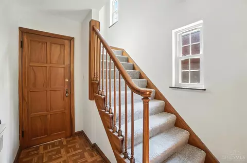 Entry Way - 6256 Rogers Park Pl, Cincinnati, OH 45213 photo 6 of 11
