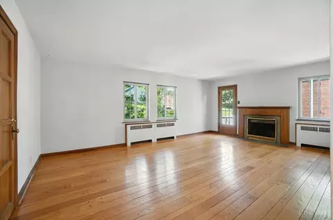 Living - 6256 Rogers Park Pl, Cincinnati, OH 45213 photo 8 of 10