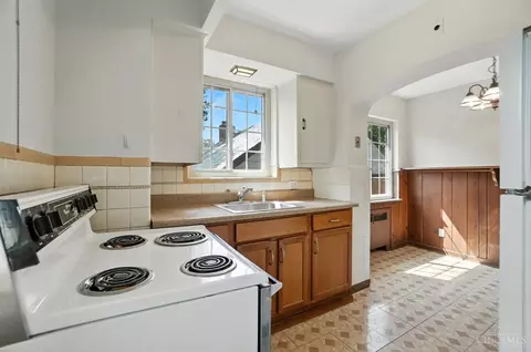 Kitchen - 6256 Rogers Park Pl, Cincinnati, OH 45213 photo 4 of 6