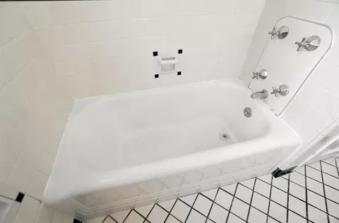 Bath - 6256 Rogers Park Pl, Cincinnati, OH 45213 photo 6 of 7