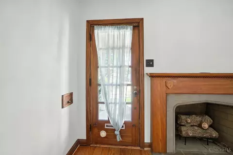 Entry Way - 6256 Rogers Park Pl, Cincinnati, OH 45213 photo 1 of 11