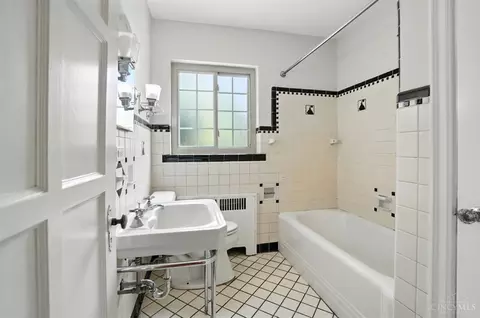 Bath - 6256 Rogers Park Pl, Cincinnati, OH 45213 photo 1 of 7