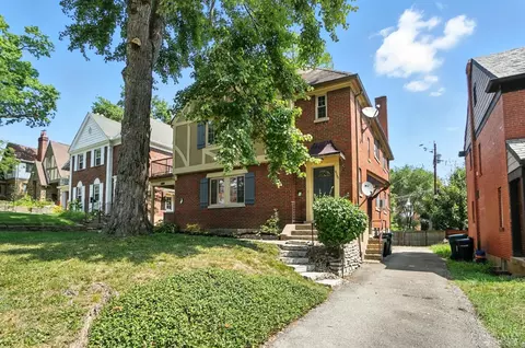 Exterior - 6256 Rogers Park Pl, Cincinnati, OH 45213 photo 2 of 13