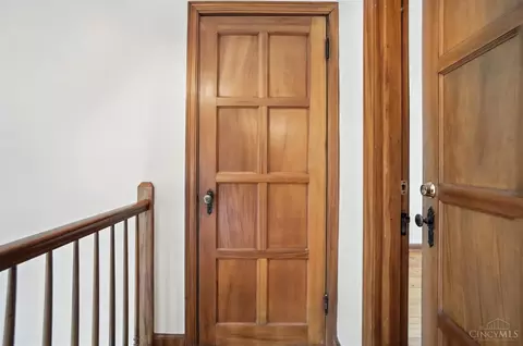 Entry Way - 6256 Rogers Park Pl, Cincinnati, OH 45213 photo 8 of 11