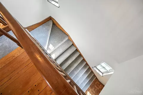 Entry Way - 6256 Rogers Park Pl, Cincinnati, OH 45213 photo 7 of 11