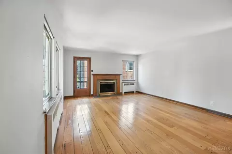 Living - 6256 Rogers Park Pl, Cincinnati, OH 45213 photo 7 of 10