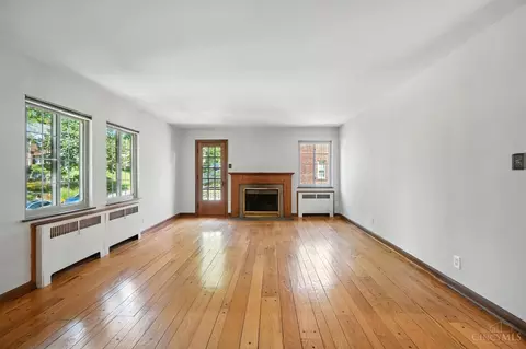 Living - 6256 Rogers Park Pl, Cincinnati, OH 45213 photo 6 of 10