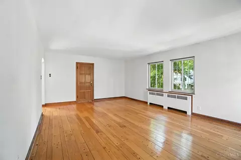 Living - 6256 Rogers Park Pl, Cincinnati, OH 45213 photo 9 of 10