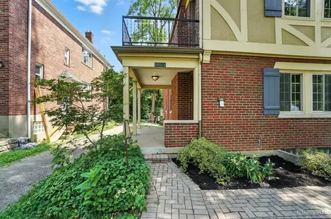 Exterior - 6256 Rogers Park Pl, Cincinnati, OH 45213 photo 4 of 13