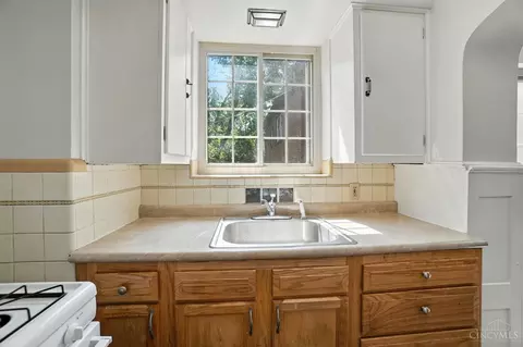Kitchen - 6256 Rogers Park Pl, Cincinnati, OH 45213 photo 3 of 6