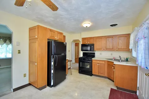 Kitchen - 3689 Eyrich Rd, Cincinnati, OH 45248 photo 2 of 6