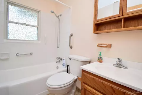 Bath - 3689 Eyrich Rd, Cincinnati, OH 45248 photo 1 of 2