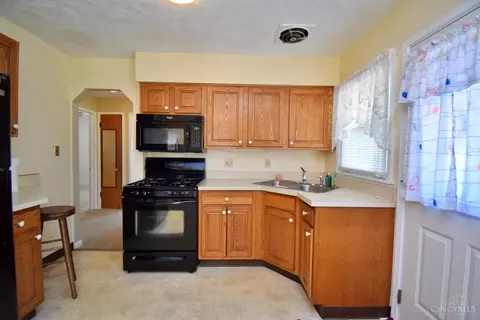 Kitchen - 3689 Eyrich Rd, Cincinnati, OH 45248 photo 5 of 6