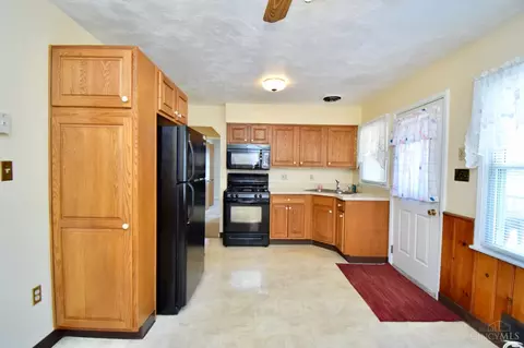 Kitchen - 3689 Eyrich Rd, Cincinnati, OH 45248 photo 4 of 6