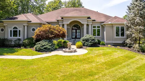 702 Winding River Blvd, Hamilton Township, OH 45039