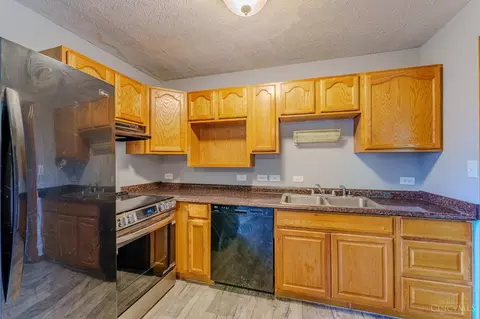 Kitchen - 331 Miller Ct, Harrison, OH 45030 photo 2 of 3