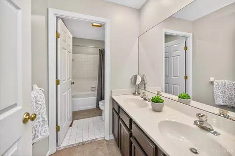 Bath - 8936 Cypresspoint Ln, Cincinnati, OH 45249 photo 2 of 9