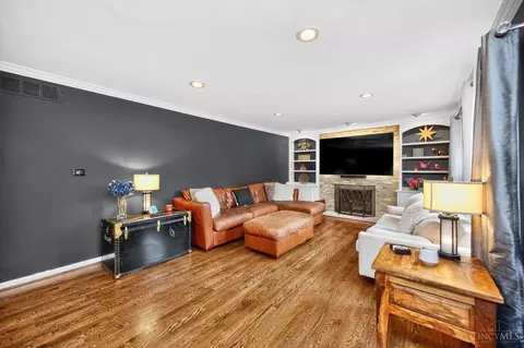 Living - 8936 Cypresspoint Ln, Cincinnati, OH 45249 photo 1 of 3