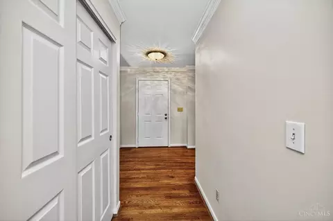 Entry Way - 8936 Cypresspoint Ln, Cincinnati, OH 45249 photo 2 of 4