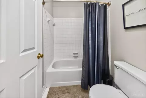 Bath - 8936 Cypresspoint Ln, Cincinnati, OH 45249 photo 4 of 9