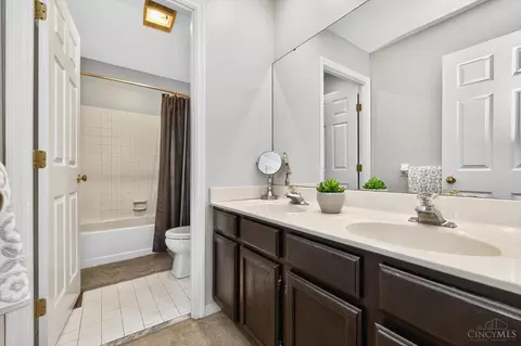 Bath - 8936 Cypresspoint Ln, Cincinnati, OH 45249 photo 3 of 9
