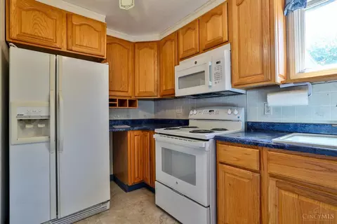 Kitchen - 1 Hadley Rd, Cincinnati, OH 45218 photo 2 of 3