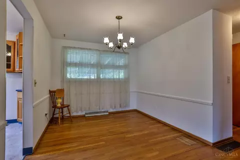Dining - 1 Hadley Rd, Cincinnati, OH 45218 photo 1 of 3