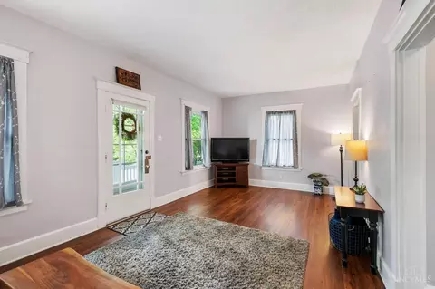 Entry Way - 4554 Sycamore Rd, Cincinnati, OH 45236 photo 1 of 2