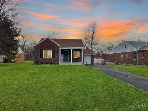 200 Sharon Rd, Glendale, OH 45246