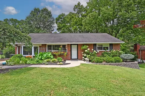 2193 Forestlake Dr, Cincinnati, OH 45244