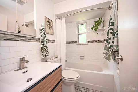 2193 Forestlake Dr, Cincinnati, OH 45244 photo 9