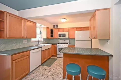 2193 Forestlake Dr, Cincinnati, OH 45244 photo 8