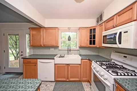 2193 Forestlake Dr, Cincinnati, OH 45244 photo 5