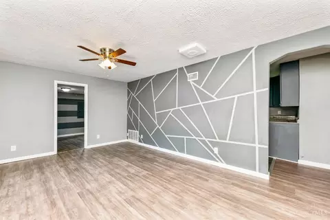 Living - 4030 Alexander Ln, Batavia, OH 45103 photo 2 of 4