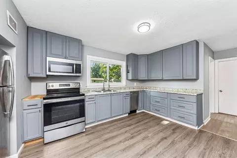 Kitchen - 4030 Alexander Ln, Batavia, OH 45103 photo 1 of 3