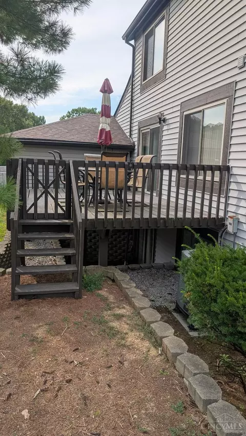 Exterior - 192 Stillmeadow Dr, Cincinnati, OH 45245 photo 2 of 6